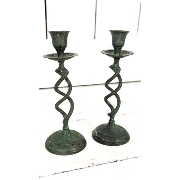 Vintage metal ornate pillar candle holder candlesticks set of 2 - Picture 4 of 6